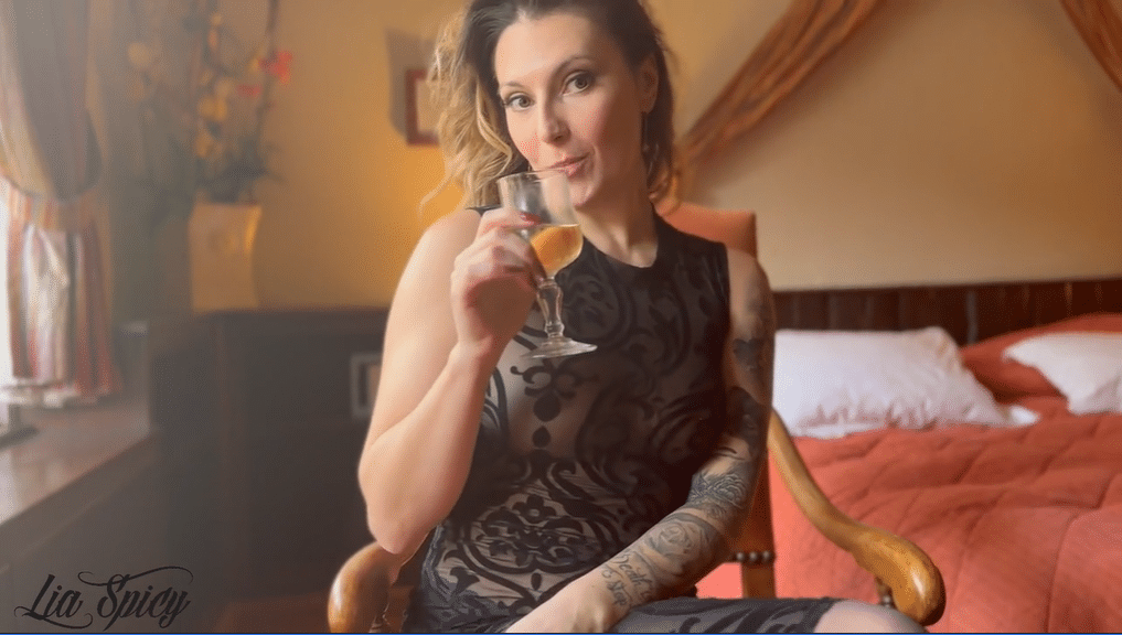 Lia Spicy 91 _ 100% POV – Après le Restau je t’invite à boire un dernier verre et me baiser