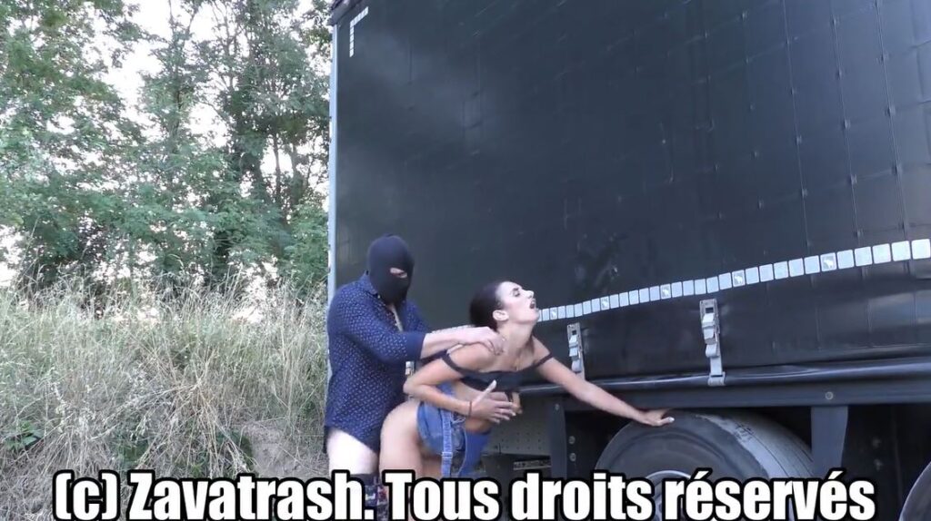 Zavatrash suce et baise avec des routiers en shooting photo 2 Zavatrash suce et baise avec des routiers en shooting photo