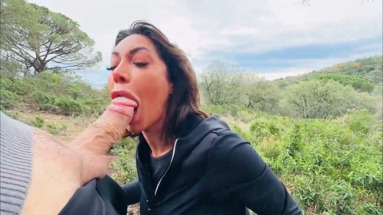 Vittoria Divine x – Bonne Pipe et Baise en randonnée